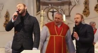 Borys Szyc śpiewa w kościele!