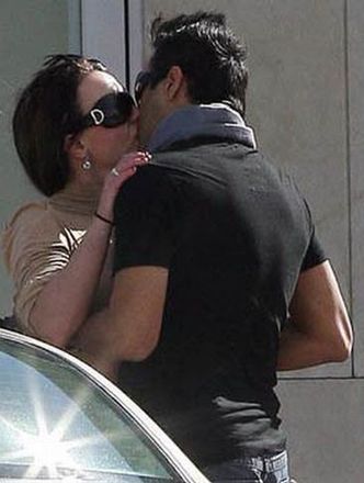 Pocałunki Britney i Adnana!