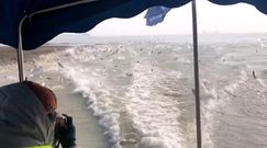 Tysiące skaczących ryb na jeziorze. Niezwykłe nagranie z Chin