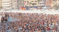 Tysiące Egipcjan na plażach. Niepokojący widok w trakcie upałów
