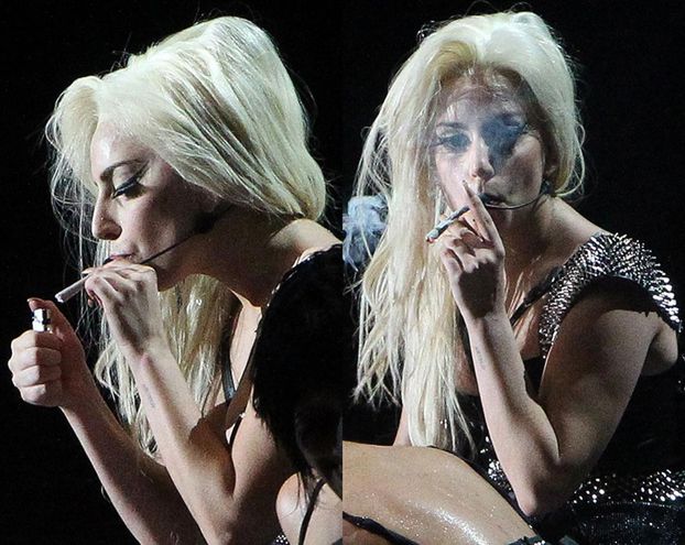 Gaga pali skręta na scenie!