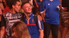 Mały fan Portugalii pociesza zapłakanego kibica Francji