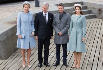 "Bliźniacze" stylizacje na królewskim spotkaniu w Danii: królowa Matylda czy księżna Mary? (ZDJĘCIA)