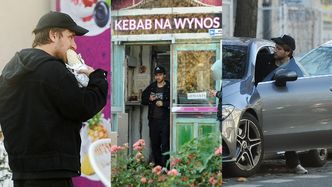 Maciej Musiał kupuje kebaba na wynos i wsiada do mercedesa za 200 tysięcy (ZDJĘCIA)