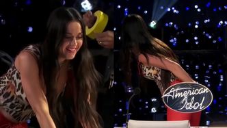 Katy Perry zaliczyła WPADKĘ na planie "American Idol"! Jej spodnie nie wytrzymały... (WIDEO)