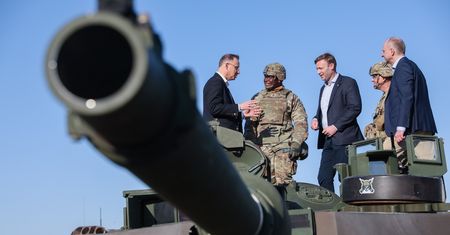 Andrzej Duda w Fort Stewart. Obejrzał śmigłowce, wszedł na czołg