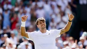 Finalista Rolanda Garrosa błyszczy też w Wimbledonie. Sprawił niespodziankę