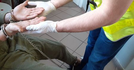 Środa Śląska. Zaatakował policjanta. Wcześniej wystawiono za nim Europejski Nakaz Aresztowania