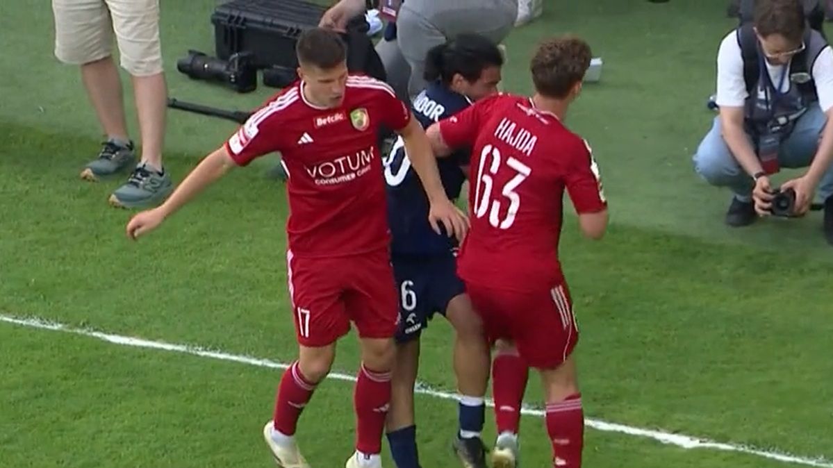 Materiały prasowe / onnetwork.tv / Za ten faul Wojciech Hajda wyleciał z boiska