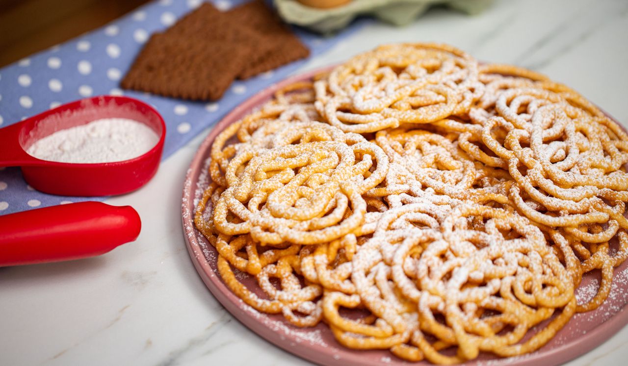 Zrób lany chrust. Szybko zapomnisz o wałkowaniu i wycinaniu klasycznych faworków