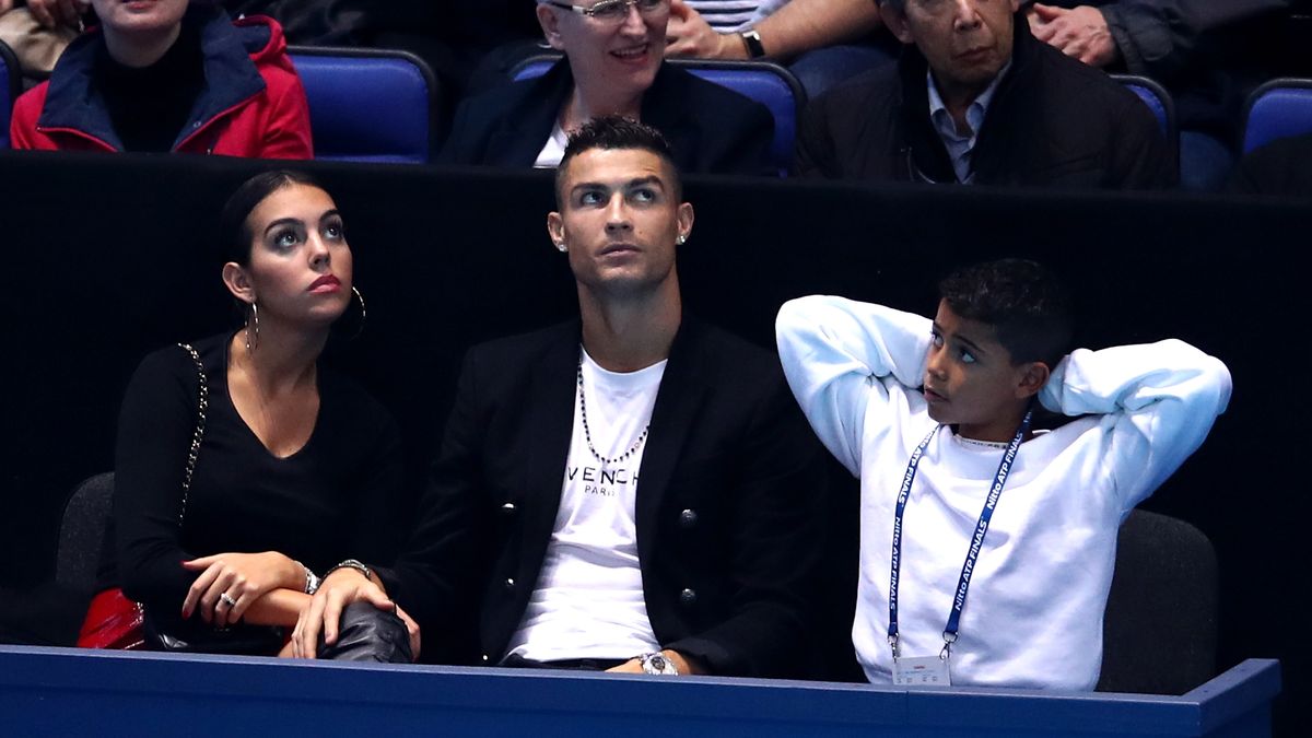 Cristiano Ronaldo, jego dziewczyna Georgina Rodriguez oraz syn Cristiano podczas Finałów ATP World Tour 2018