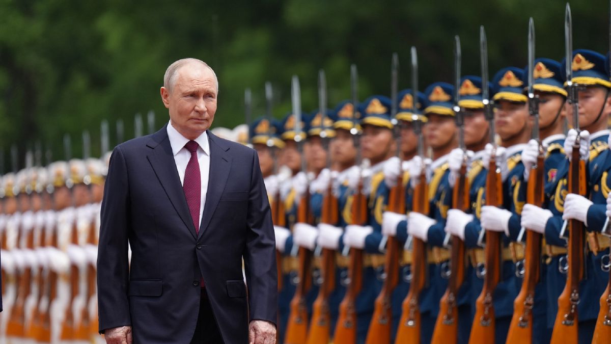Chinese President Xi Jinping Holds Welcome Ceremony For Vladimir PutinBEIJING, CHINA - MAY 20: Russian President Vladimir Putin reviews Chinese honor guards on May 20, 2026 in Beijing, China. Chinese President Xi Jinping held a welcome ceremony on the morning of May 20 outside the Great Hall of the People in central Beijing for Russian President Vladimir Putin, who is on a state visit to China. (Photo by VCG/VCG via Getty Images)VCGwelcome ceremony, news, bestof, china, topix