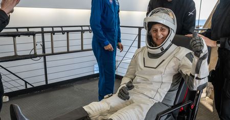 Astronauci zabrani na noszach. Byli w kosmosie o 278 dni za długo