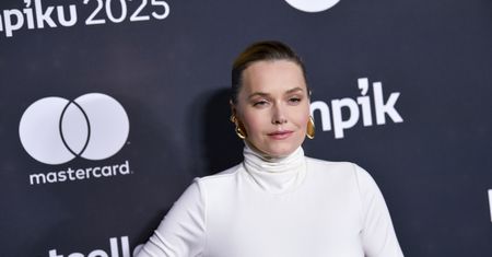 Sukienka sporo odsłaniała. Prześwity w tym wydaniu "zrobiły robotę"