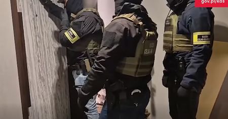 KAS rozbiła grupę od fikcyjnego handlu paliwem. 11 mln zł strat