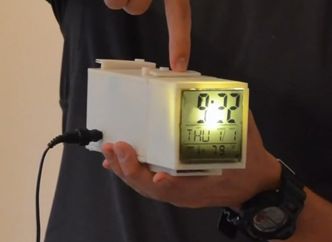 Ten budzik nie dzwoni. Budzi zapachami