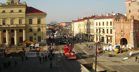 Koparka uszkodziła sieć trakcyjną nad ul. Królewską