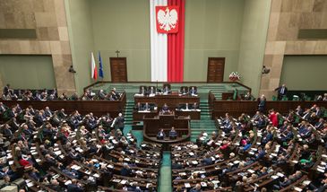 Sondaż. PiS na pierwszym miejscu. Ruch Szymona Hołowni wciąż z dobrym wynikiem