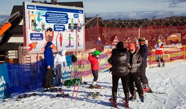 Obostrzenia powinny zostać poluzowane? Nowy sondaż