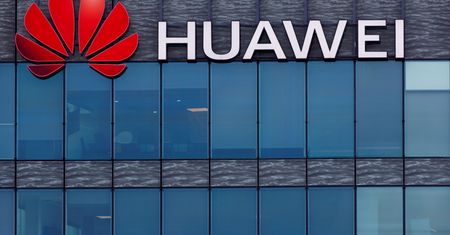 Wykluczenie Huaweia z kraju będzie kosztować Polskę 20 mld zł