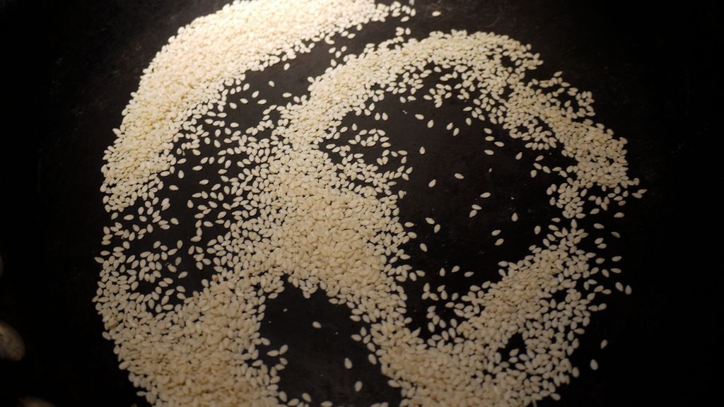 Prażone ziarna sezamu