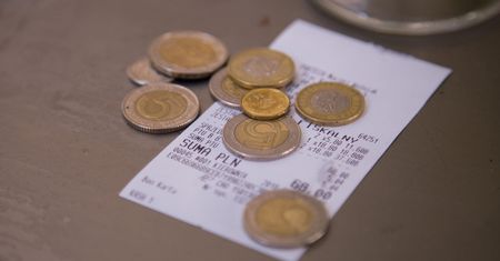 "Policzek dla kelnera". To największy błąd przy dawaniu napiwku