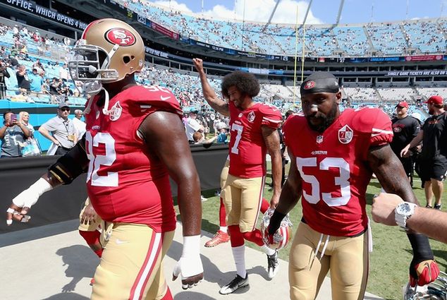 Kaepernick jest znany także ze swojego charakterystycznego "afro" (fot. Getty Images)