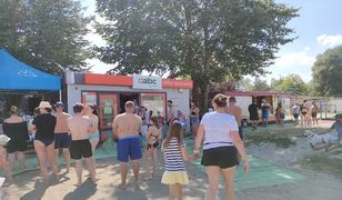 Szturm na sklep przy plaży. Czytelnik wysłał zdjęcie