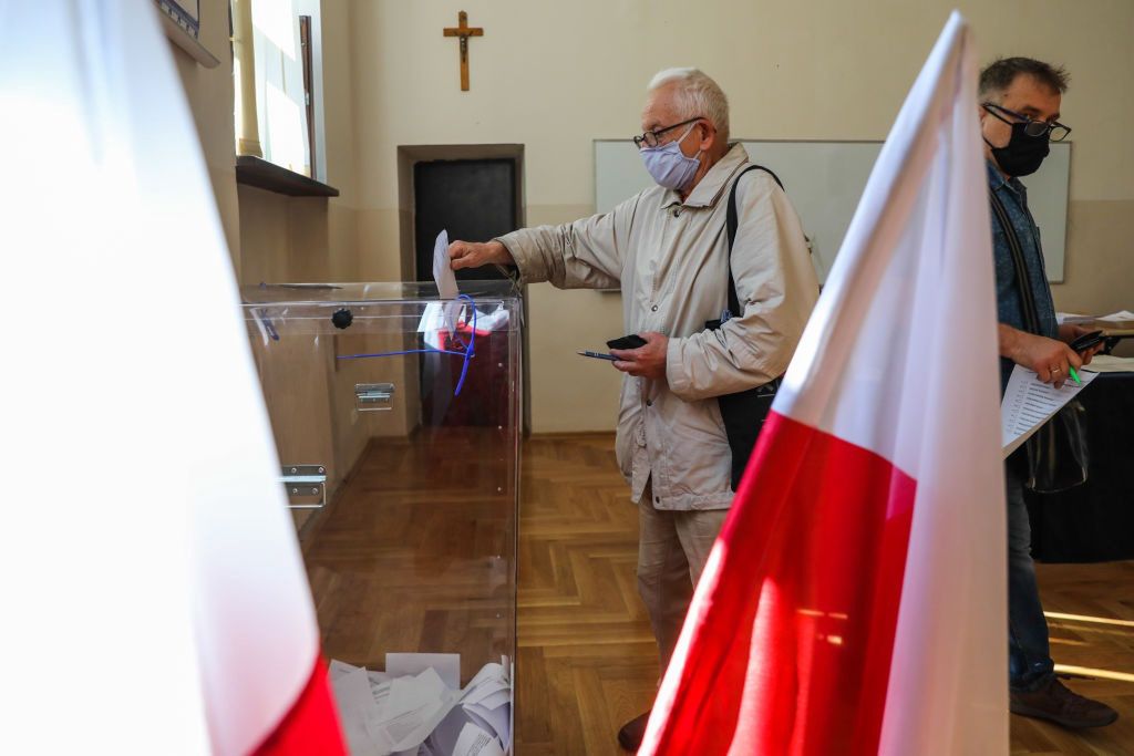 Sondaż exit poll. Ipsos przeprowadza badanie w czasie wyborów prezydenckich 2020