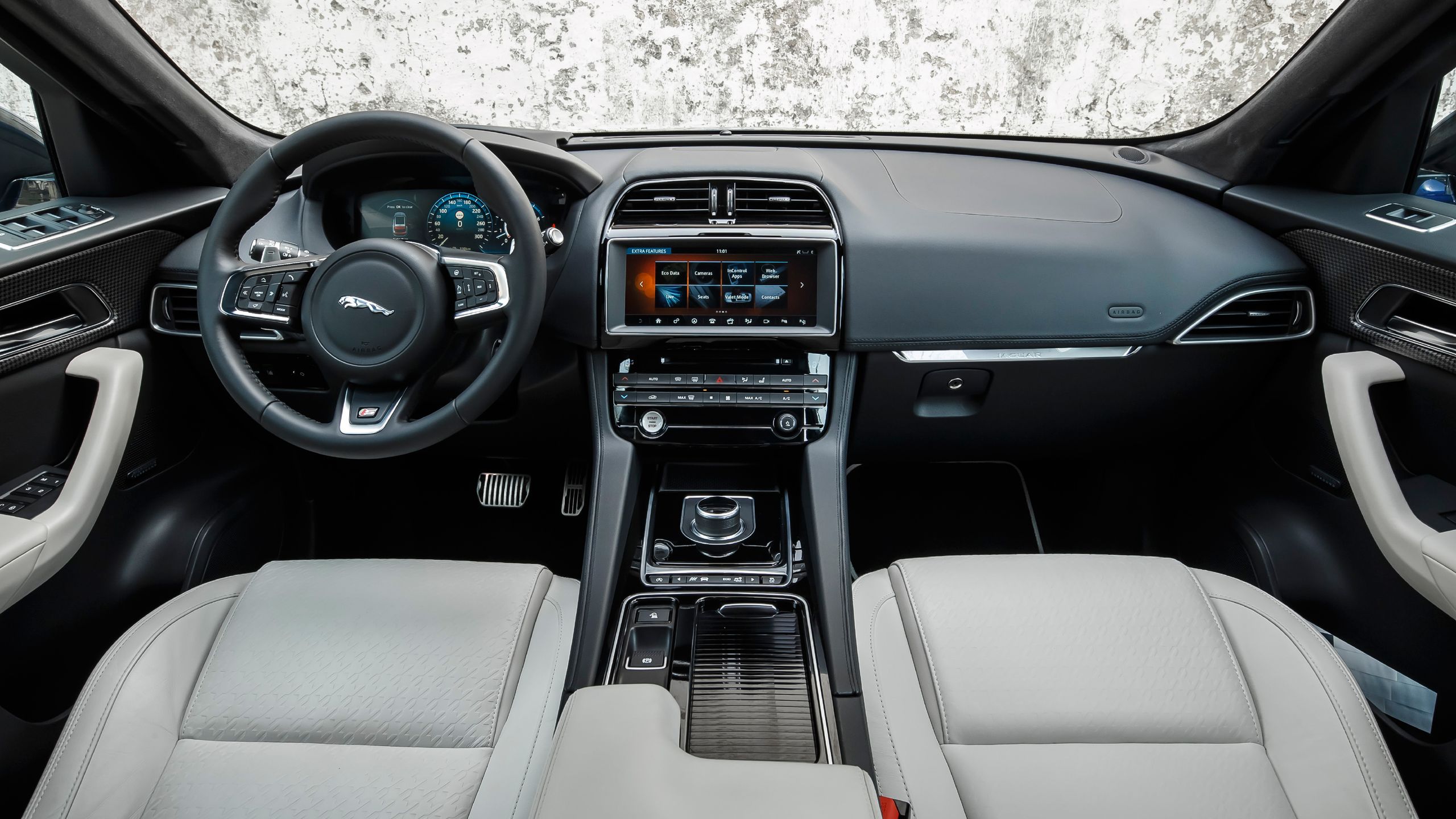 Jaguar F-Pace 6