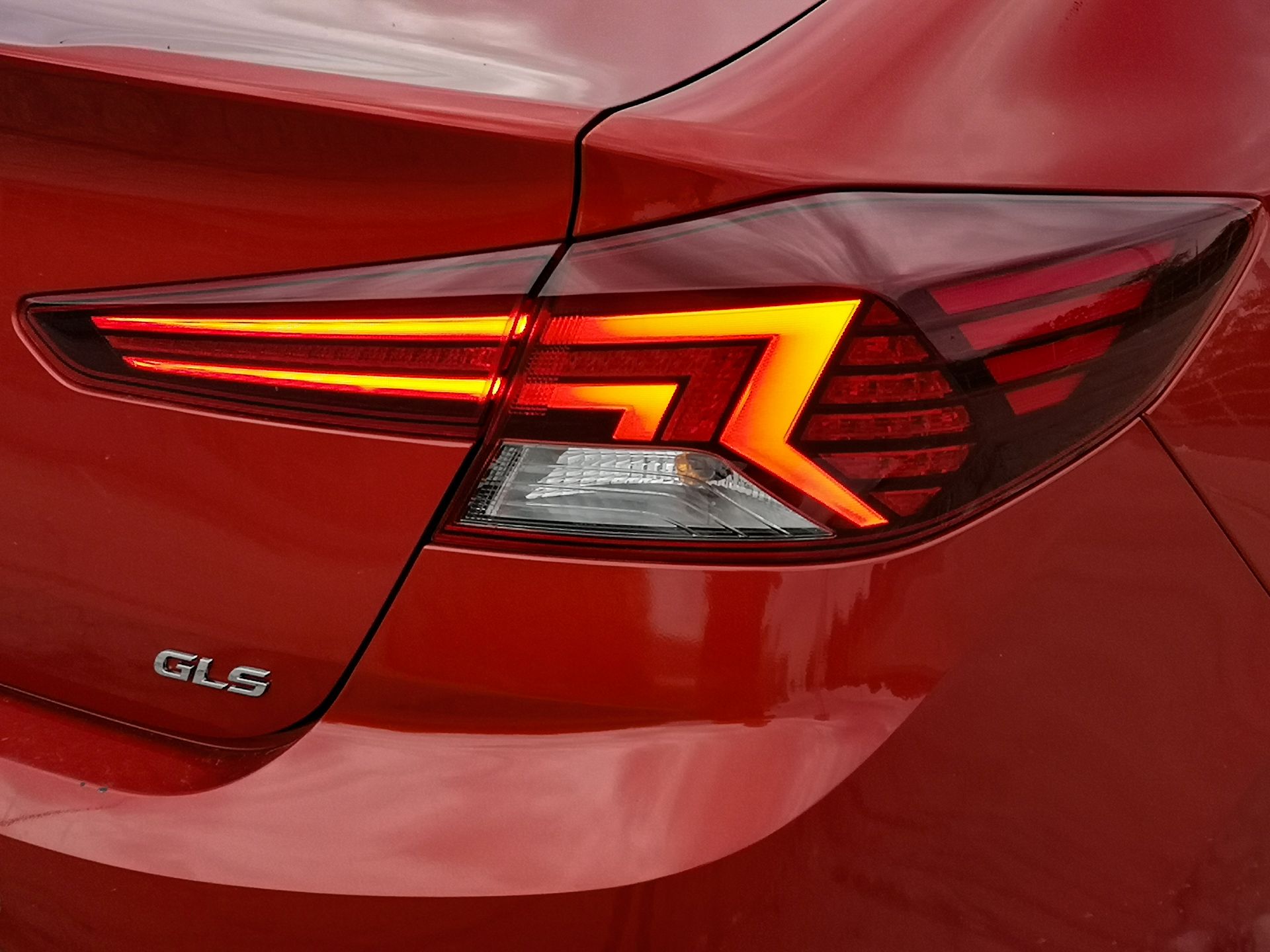 Hyundai Elantra: Hyundai SmartSense, Android Auto i kamera cofania 3