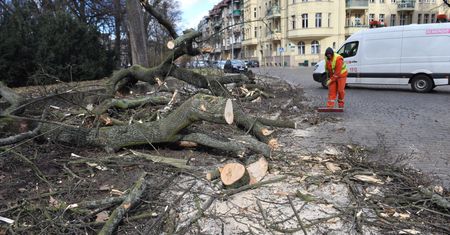 Wichury nad Polską. Nadal ponad 23 tys. gospodarstw bez prądu
