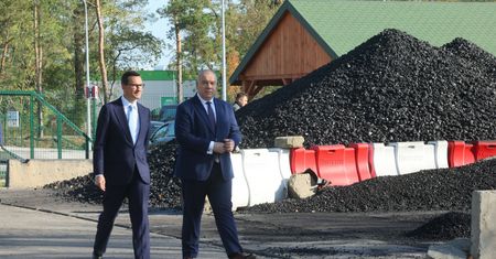 Rząd ogłasza interwencję. "Węgiel nie drożej niż po 2 tys. zł"