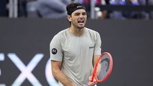 Męczarnie "jedynki" w Dallas. Pierwsi rozstawieni za burtą