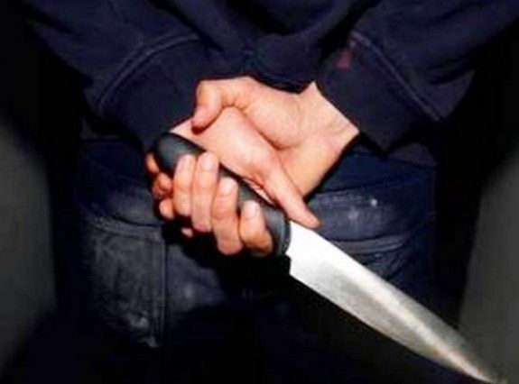 Obywatel Francji zaatakował nożem pracownika baru w Śródmieściu