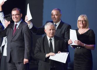 Jarosław Kaczyński chce walczyć z "niekompetentnymi i patologicznymi" rządami PO. Prezentuje...