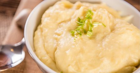 To puree z kalafiora nie jest rozgotowaną papką. Smak podkręca włoski dodatek
