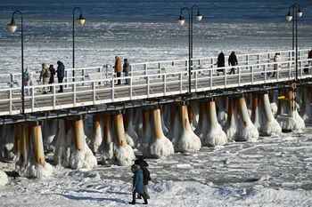 Bałtyk skuty lodem. Niezwykły widok zachwycił za granicą