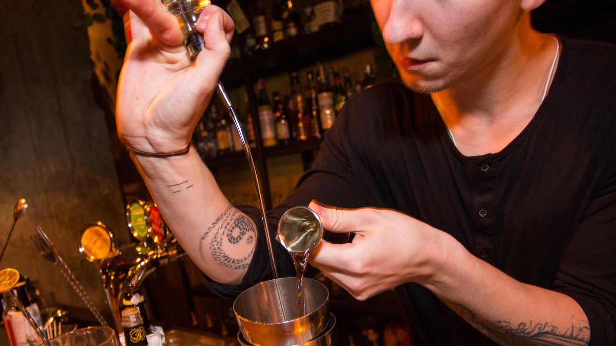 Nie jest tajemnicą, że na rynku brakuje dobrych i profesjonalnych kelnerów i barmanów