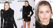 Błyszcząca Miley Cyrus eksponuje długie nogi w cekinowej kreacji