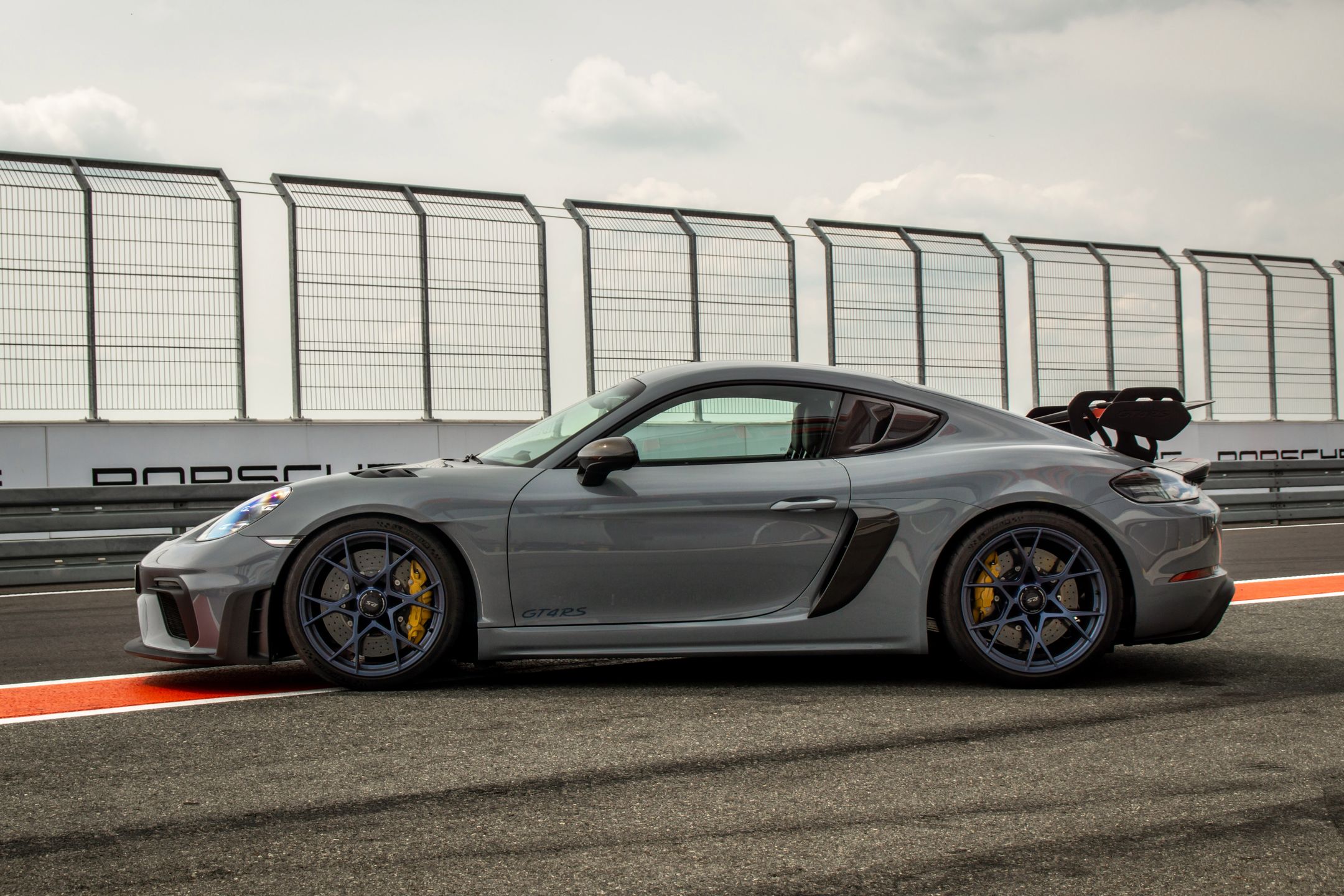 Porsche 718 Cayman GT4 RS