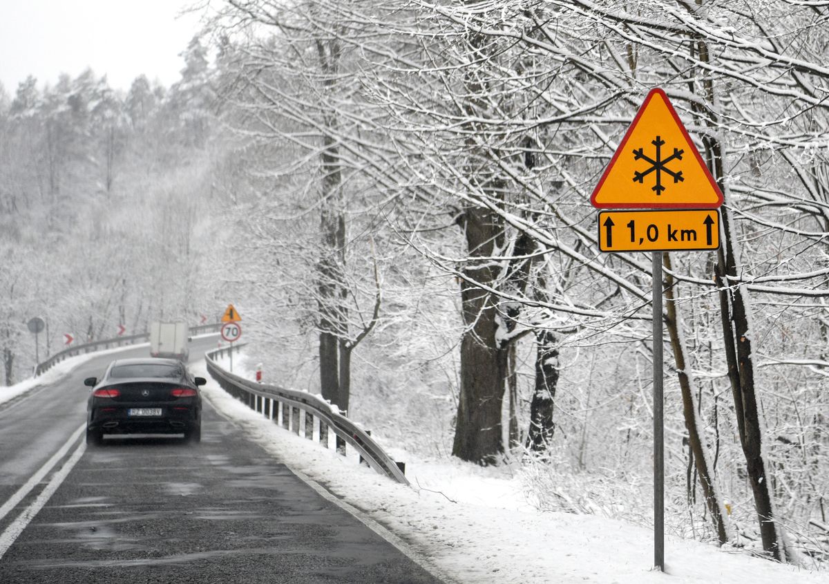 Pogoda. Intensywne opady śniegu na Dolnym Śląsku. Jest ostrzeżenie IMGW (zdjęcie ilustracyjne)