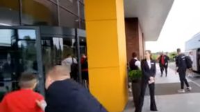 Musiał interweniować ochroniarz. Nagrano, co stało się podczas przyjazdu reprezentacji Polski