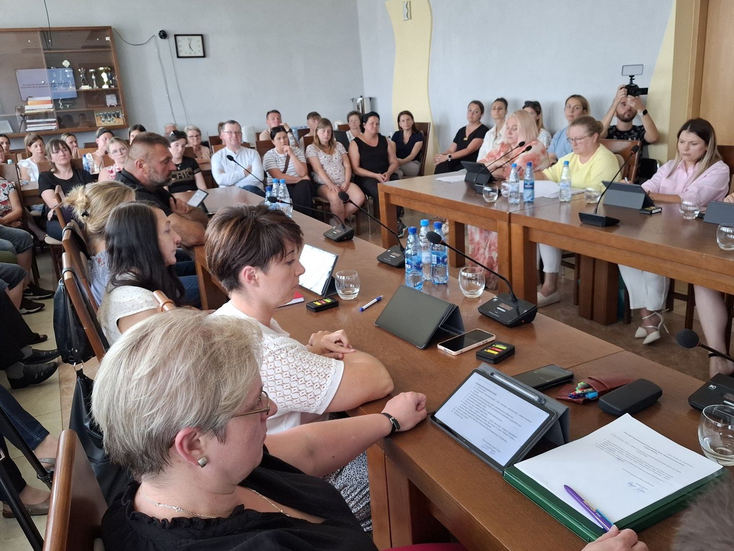 Sesja rady gminy w Lgocie Wielkiej, na której zapadły decyzje o likwidacji szkoły podstawowej w Brudzicach