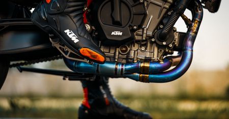 Austriacy mają niesamowite tempo. Już testują KTM-a 990 Duke’a