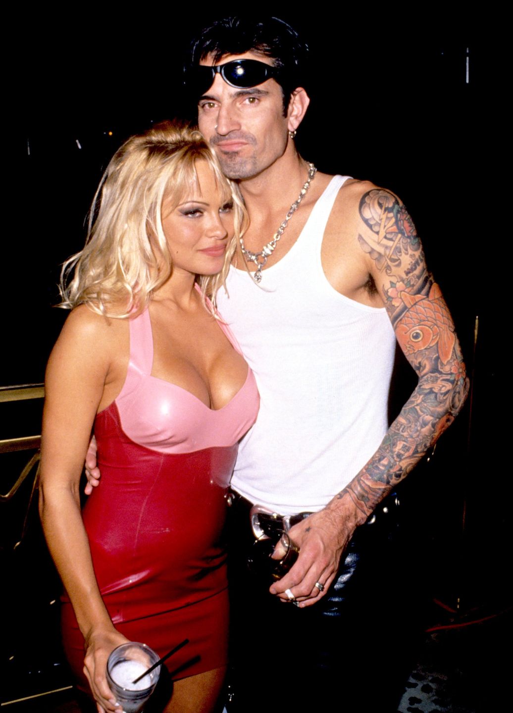 Lily James i Sebastian Stan jako Pamela Anderson i Tommy Lee