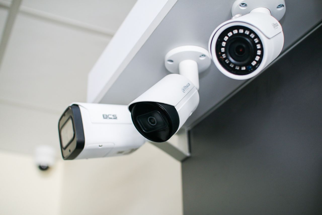Kamery w domu i wokół domu - jak wybrać monitoring