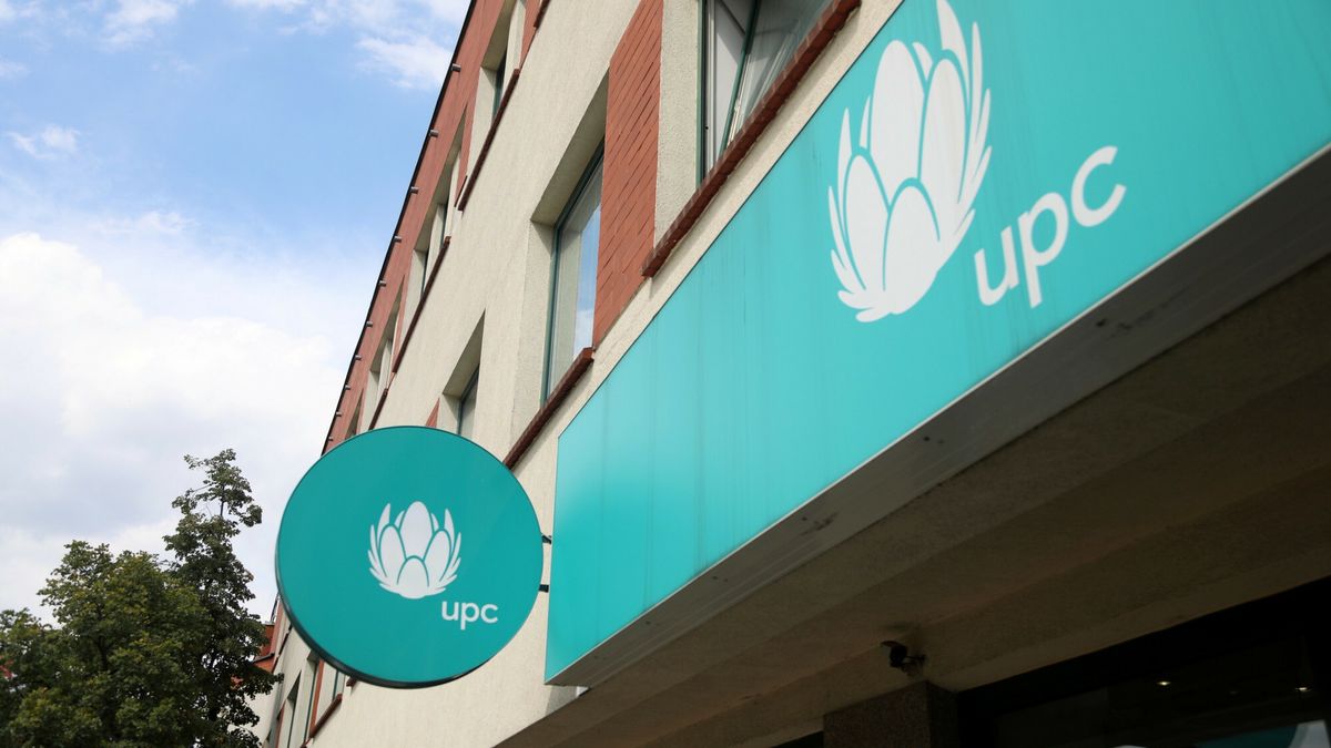 UOKiK na?o?y? 33 mln z? kary na UPCFot. Jakub Kaminski/East News, Warszawa, 13.08.2019. Prezes UOKiK uznal za niedozwolone klauzule stosowane przez UPC. Zakwestionowane postanowienia dotycza m.in. mozliwosci jednostronnego podwyzszania abonamentu za kablowke oraz zmiany istotnych warunkow w wykonywanych umowach. Kara to prawie 33 mln zl i nakaz zwrotu nieslusznie naliczonych oplat.N/z: salon UPC w al. Jana Paw?a II w WarszawieJakub Kaminski