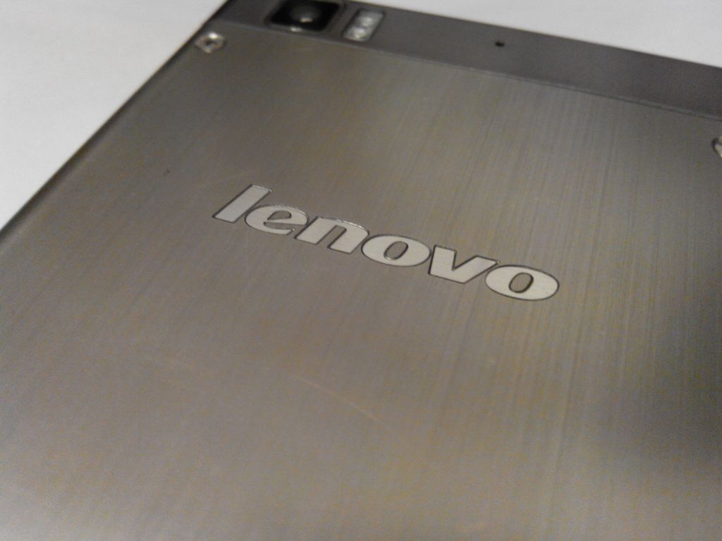 Lenovo K900 - smartfon w rozmiarze XL z sercem Intela