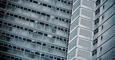 Design aplikacji mobilnych: a gdyby tak brutalizm zamiast infantylizmu?